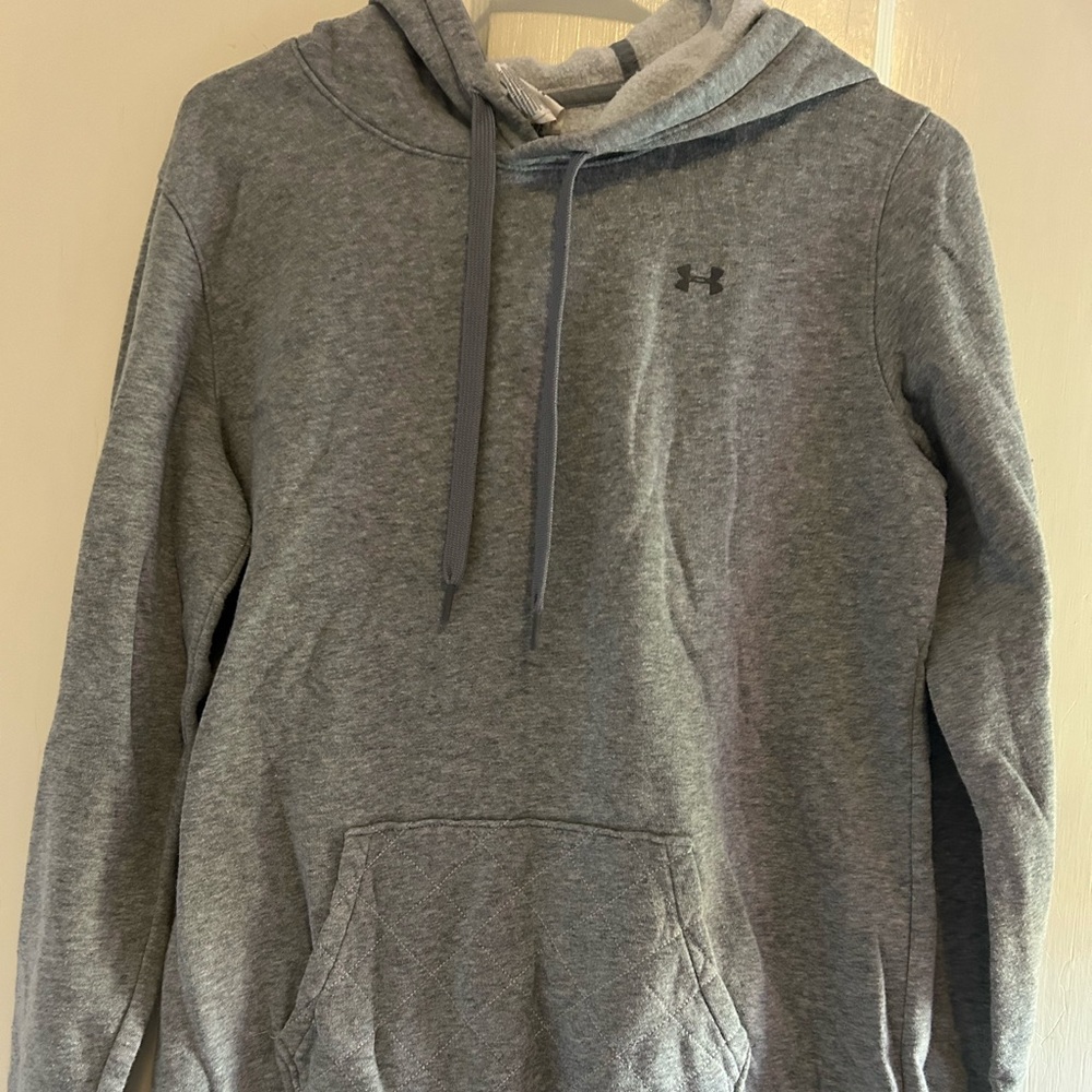 Women’s Under Armour Size M Quilted Pocket Logo on Back